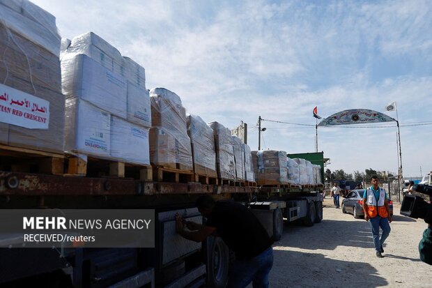 ورود ۱۷۳ کامیون کمک‌های انسانی به غزه در نخستین روز آتش‌بس