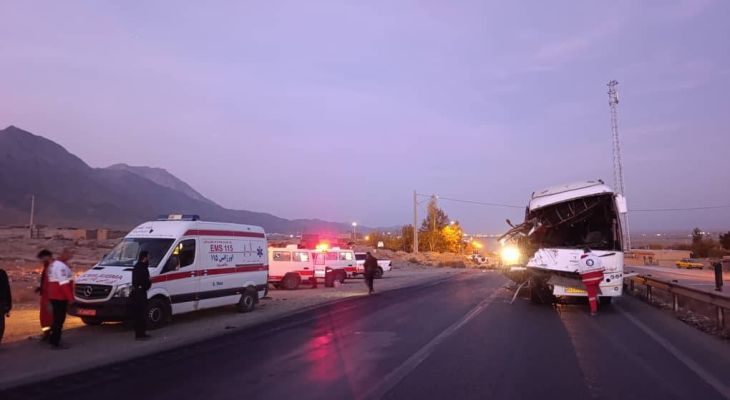 تصادف اتوبوس و تریلی، ۱۰ مصدوم برجای گذاشت