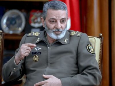 بسیج در خط مقدم پاسداری از انقلاب است