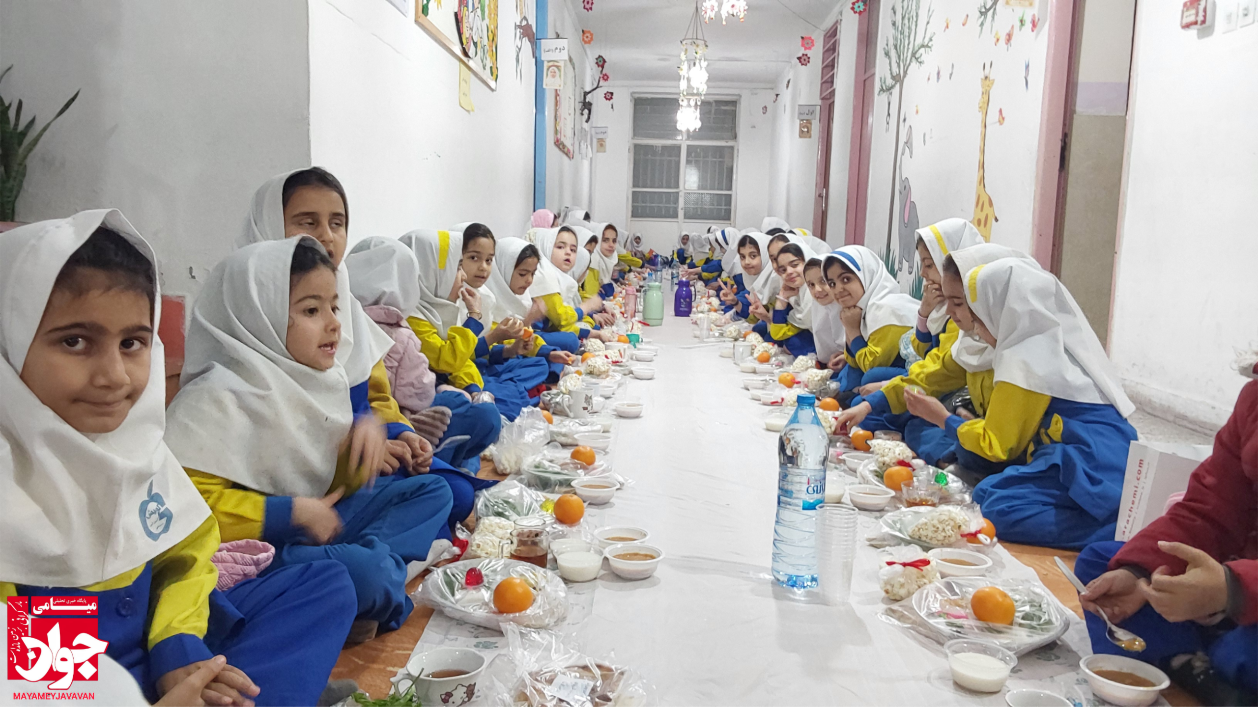 افطاری دانش‌آموزان ۲۲ بهمن با حضور مسئولان شهرستان