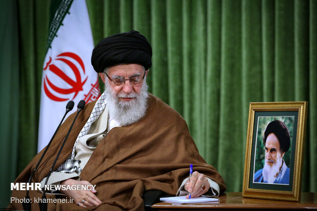 «سه نامه در ۱۰ سال؛ حاوی پیام‌های رهبر شهید به جوانان غربی» منتشر شد