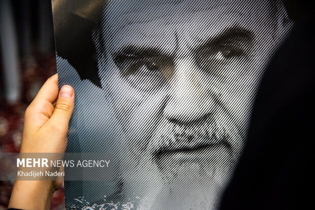 «خورشید در تبعید» به کتابفروشی‌ها رسید