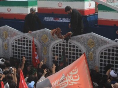 قم غرق در موج خروشان بدرقه رهبر شهید