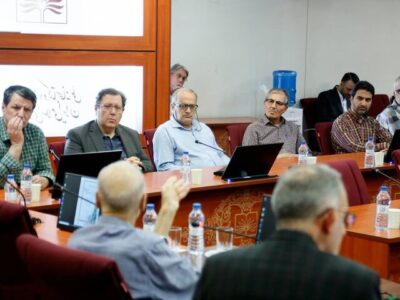 قدم‌های لرزان و کوچک نویسندگان راهگشا خواهد بود
