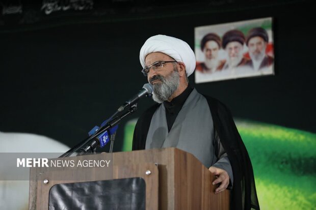 ادامه مسیر مقاومت و عزت؛ مقابل زورگویی دشمن عقب نخواهیم نشست