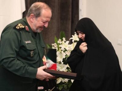 دیدار سردار ابن الرضا با خانواده شهدای جنگ رمضان
