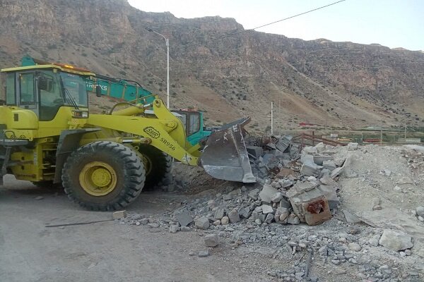 قلع‌وقمع ساخت‌وسازهای غیرمجاز در شاهرود؛ ۴ هکتار زمین کشاورزی آزاد شد