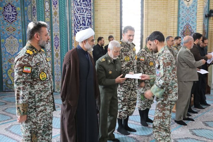 اعطای عطیه فرماندهی معظم کل قوا به دانشآموختگان دانشگاه افسری پدافند