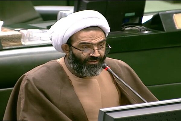 نقدعلی: ۷۲ سالگی وزیر پیشنهادی دفاع برای ما محل شبهه است